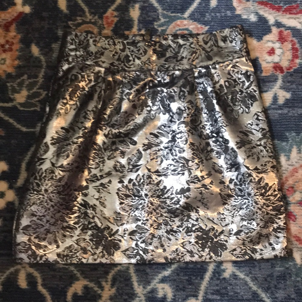 Silence & Noise (UO) Metálica Floral Printed Skirt